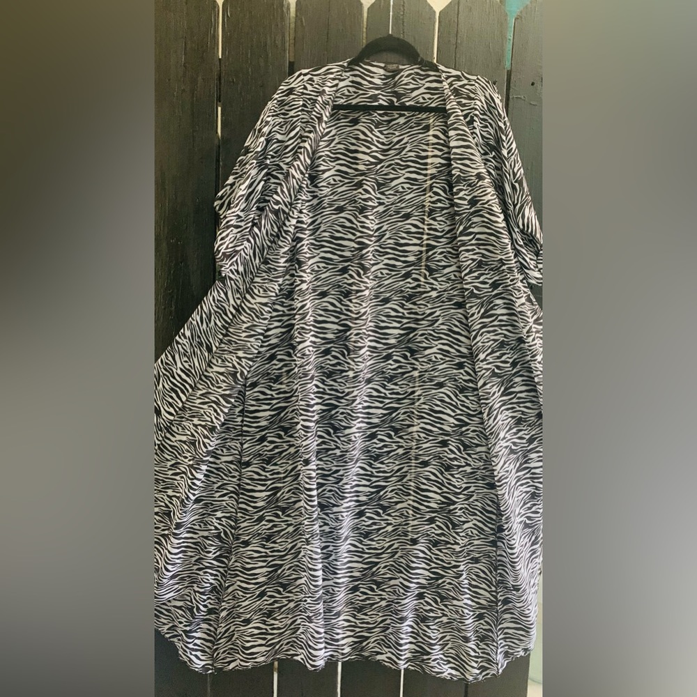 🦓🖤Zebra Print Ling Short‎ Sleve Kimono🖤🦓